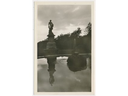 72 - Vyškovsko, Slavkov u Brna, partie ze zámeckého parku, cca 1950