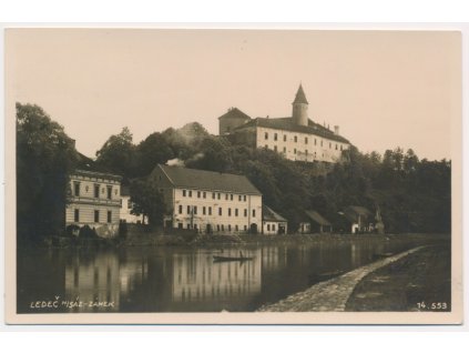 17 - Havlíčkobrodsko, Ledeč nad Sázavou, domy v podhradí u řeky, cca 1935