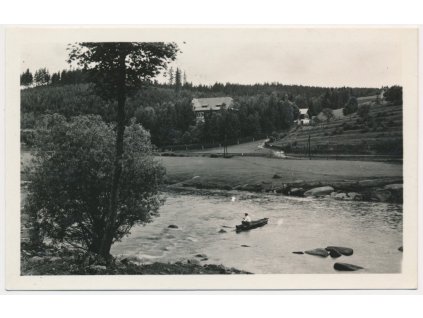 17 - Havlíčkobrodsko, Smrčná, oživená partie u řeky, cca 1938