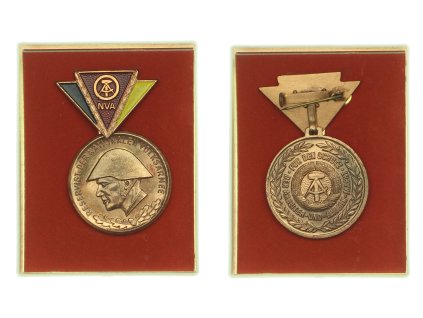 DDR, AE dekorace vojenských záložníků, smalty, původní etue