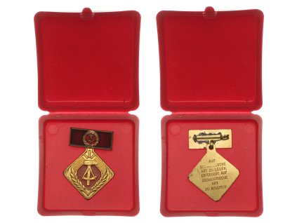 DDR, AE dekorace Za socialistickou práci, smalty, stav 1/1, původní etue
