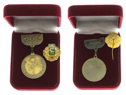 ČSSR, AE dekorace Český zahrádkářský svaz + odznáček, etue, stav 0/0
