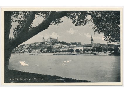 Slovensko, Bratislava, pohled na město od Dunaje, cca 1935