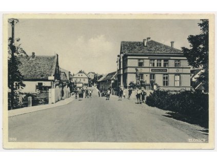 27 - Kladensko, Zlonice, oživená partie u Občanské záložny, cca 1944