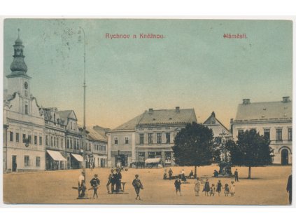 57 - Rychnov nad Kněžnou, oživené náměstí, cca 1911