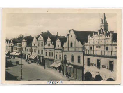 24 - Jindřichohradecko, Třeboň, Hotel Rössl, oživené náměstí, cca 1945