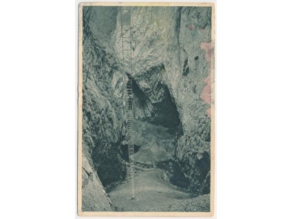 03 - Blansko, Macocha, pohled na vnitřek propasti s žebříkem, cca 1930