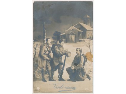 Vojenská vánoční pohlednice, Vojáci se modlí, cca 1917