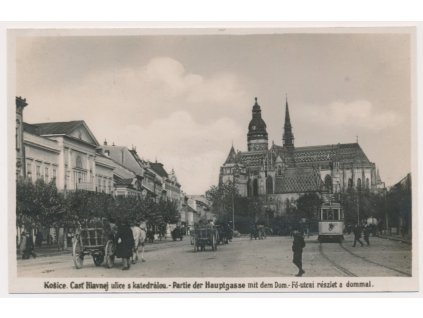 Slovensko, Košice, oživená Hlavní ulice s katedrálou, cca 1926