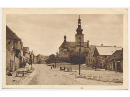 36 - Mladoboleslavsko, Čachovice, oživená partie z návsi, cca 1935