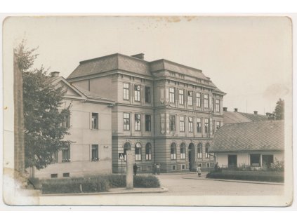 57 - Rychnov nad Kněžnou, Dívčí školy, oživená partie, cca 1935