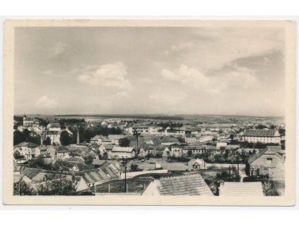 74 - Znojemsko, Miroslav, celkový pohled na město, cca 1951