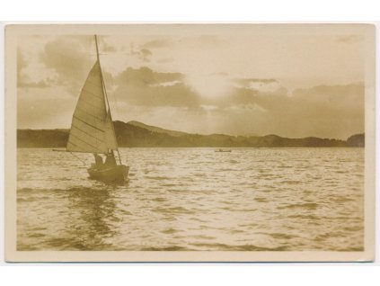 11 - Českolipsko, Doksy, partie s plachetnicí na Máchově jezeře, 1956