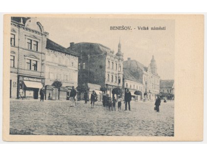 01 - Benešov, oživené Velké náměstí, cca 1920