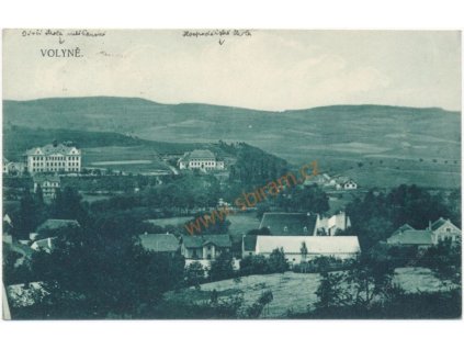 60 - Strakonicko, Volyně, pohled z dálky na Dívčí a Hospodářskou školu
