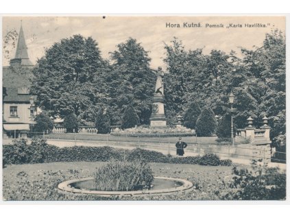 31 - Kutná Hora, oživená partie u pomníku K. H. Borovského, cca 1913