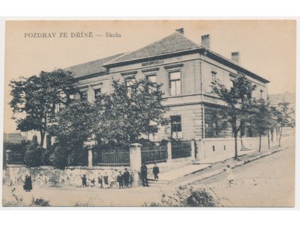 27 - Kladensko, Dříň, oživená partie před školou, cca 1919