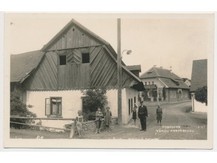 57 - Rychnovsko, Dobruška, oživená partie u rodného domu F. L. Věka, cca 1929