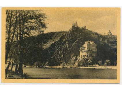 74 - Znojmo, partie u řeky s pohledem na Krammerovu vilu, cca 1940