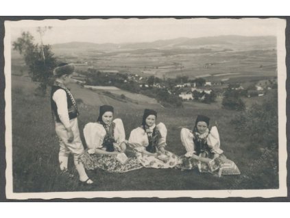 15 - Domažlicko, Chodsko, České národní kroje, cca 1940