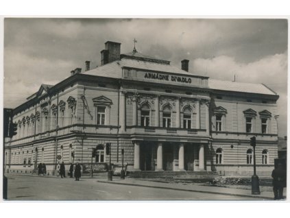 Slovensko, Martin, oživená partie před Armádním divadlem, cca 1957