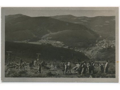 66 - Trutnovsko, Špindlerův Mlýn, oživená partie u lanovky na Pláň, cca 1951