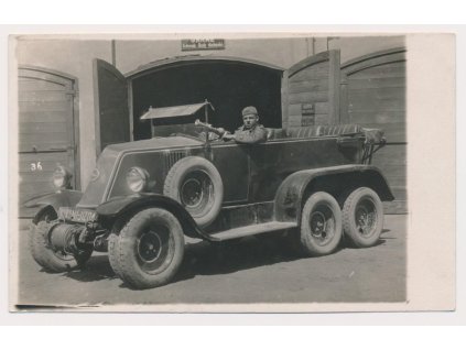 ČSR, Armáda, Šestikolový důstojnický Renault při zkušební jízdě, cca 1920