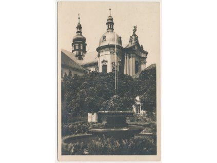 65 - Teplicko, Osek, Kláter, Nádvoří s kašnou, cca 1936