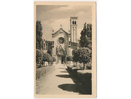 65 - Teplicko, Dubí, oživená partie před kostelem, cca 1958