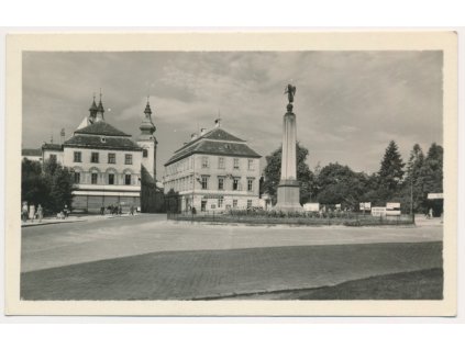 74 - Znojmo, partie z náměstí, cca 1954