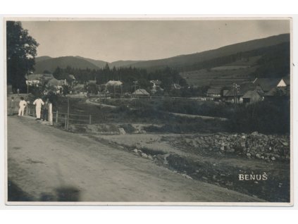 Slovensko, Beňuš, oživený pohled na obec, cca 1935