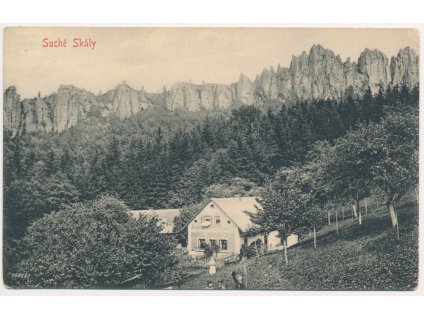 32 - Liberecko, Suché skály, oživená partie s domem pod skalami, cca 1909