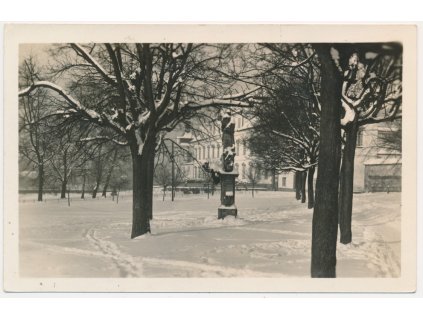 57 - Rychnov nad Kněžnou, Kolowratský zámek, zimní partie, cca 1944