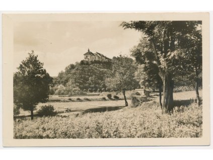 02 - Berounsko, Nižbor, pohled na zámek, cca 1950