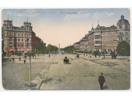 Maďarsko, Budapešť (Budapest), Andrássy út, oživená ulice, cca 1919