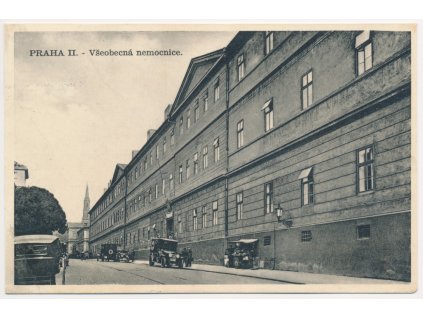 49 - Praha, Všeobecná nemocnice, oživená partie s automobily, cca 1936