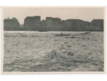 49 - Praha, Ledy na Vltavě pod Palackého mostem v roce 1938/1939