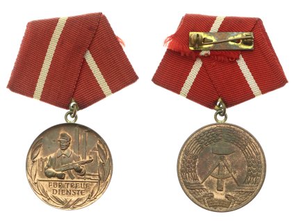 DDR, medaile za Za tři roky služby, stuha, pěkná sběratelská jakost 1/1/1