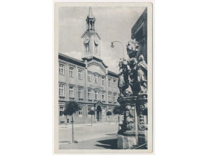29 - Kolín, partie u sousoší sv. Barbory a sv. Jana Nepomuckého, cca 1946