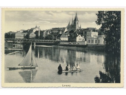 34 - Louny, oživený pohled na město od řeky, cca 1936