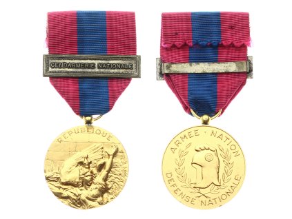 Francie, AE medaile Národní obrana, stuha se štítkem Gendarmerie Nationale (četnictvo), zlatý stupeň, stav 1/1/1