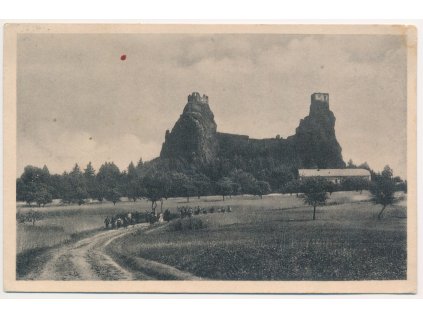 58 - Semilsko, oživená partie pod zříceninou hradu Trosky, cca 1944