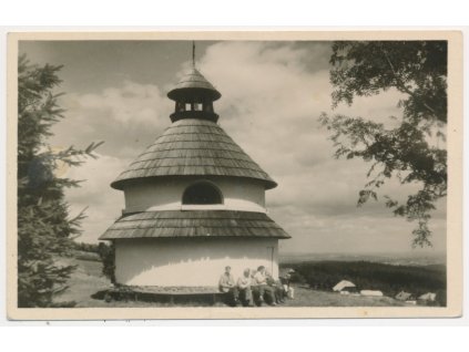 48 - Prachaticko, Javorník, oživená partie u Kaple sv. Antonína, cca 1950
