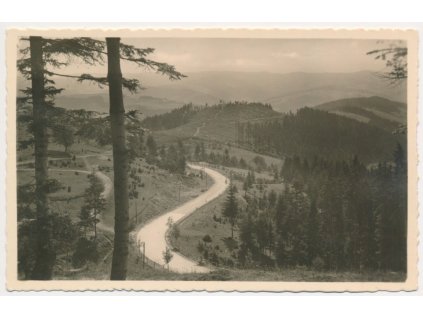 71 - Vsetínsko, Velké Karlovice, Pohled ze Soláně k Javorníkům, cca 1942