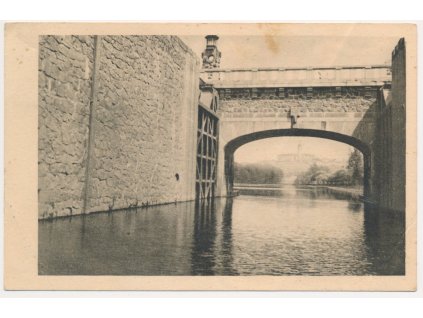 35 - Mělník, pohled z laterárního kanálu, cca 1945