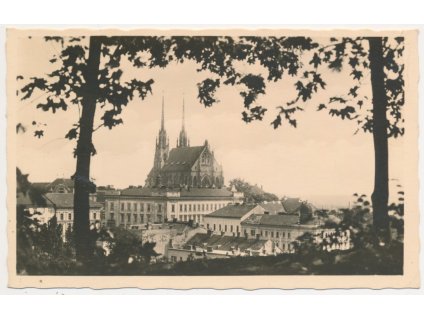 04 - Brno, Petrov, Katedrála svatého Petra a Pavla a okolní domy, 1948