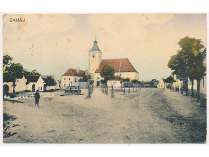 70 - Orlickoústecko, Zaháj, oživená partie z návsi s kostelem, cca 1918