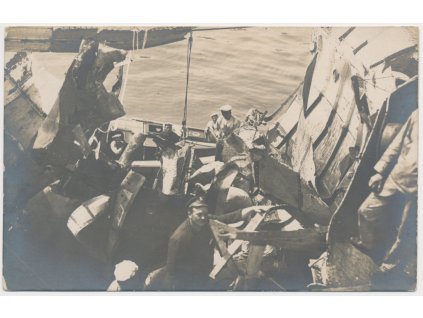 S. M. S. Csepel, pohled na torpédoborec s posádkou, cca 1916
