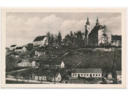 05 - Brno-venkov, Vranov, pohled na kostel a okolní domy, cca 1950