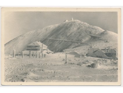 66 - Trutnovsko, Krkonoše, zasněžená Sněžka, cca 1952